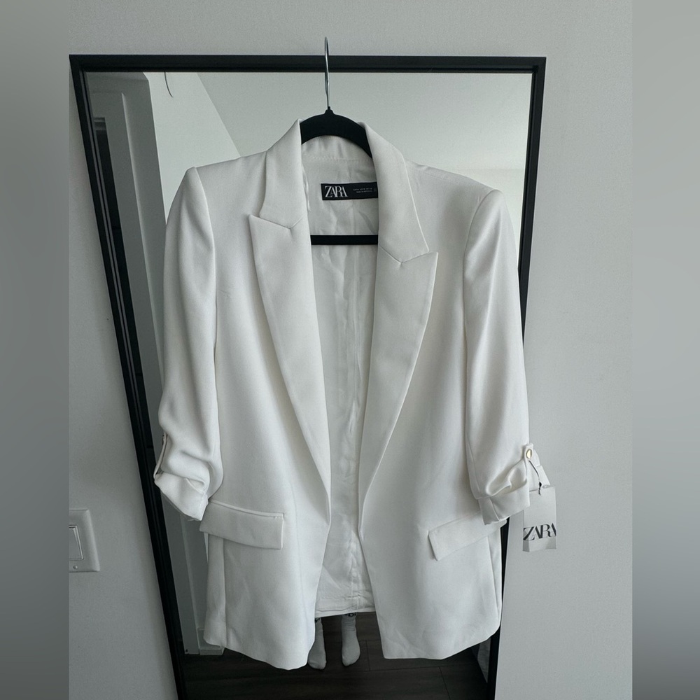 Zara oversized oyster white blazer. Size M - never worn. Tags still on.